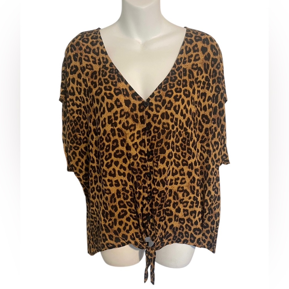 Torrid Button Up Tie Front Leopard Print Rayon Blouse Size 0 V-Neck